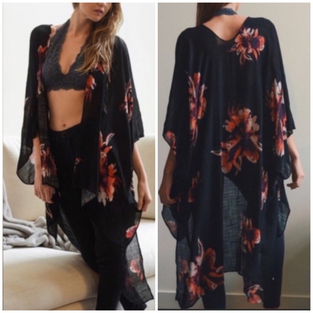 ☀️LAST1️⃣//BLACK FLORAL KIMONO